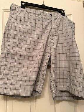 Greg Norman Collection Men’s Plaid Athletic Shorts in Light Gray and White